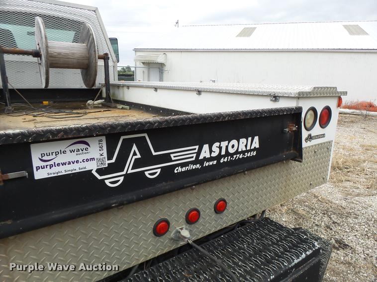 image for item K5678 2005 Chevrolet C5500 flatbed truck