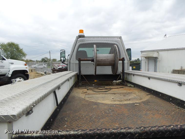 image for item K5678 2005 Chevrolet C5500 flatbed truck