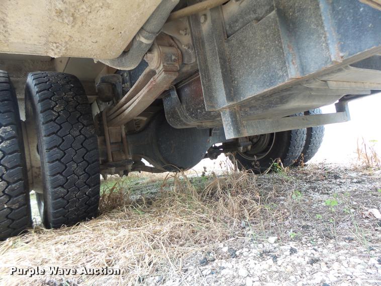 image for item K5678 2005 Chevrolet C5500 flatbed truck