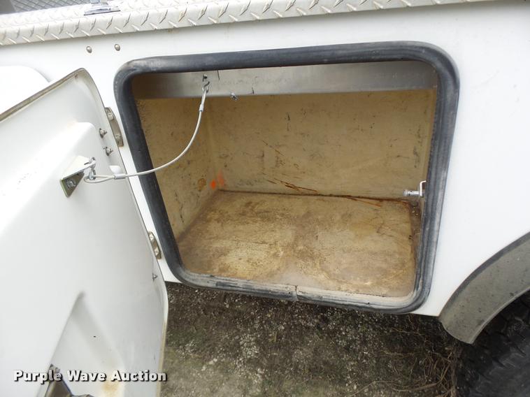 image for item K5678 2005 Chevrolet C5500 flatbed truck