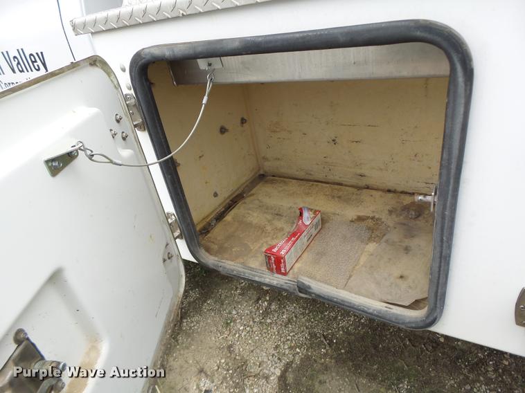 image for item K5678 2005 Chevrolet C5500 flatbed truck