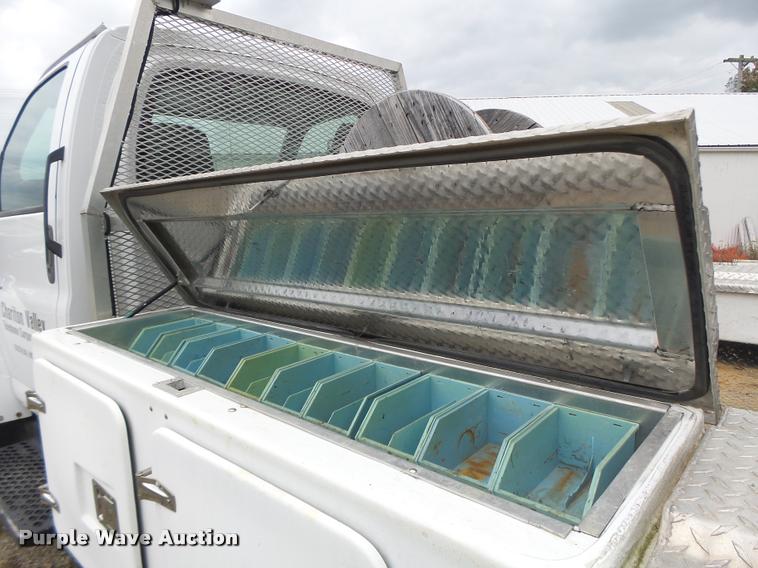 image for item K5678 2005 Chevrolet C5500 flatbed truck