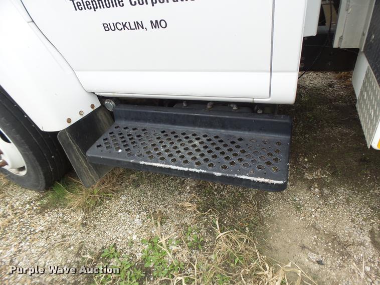 image for item K5678 2005 Chevrolet C5500 flatbed truck