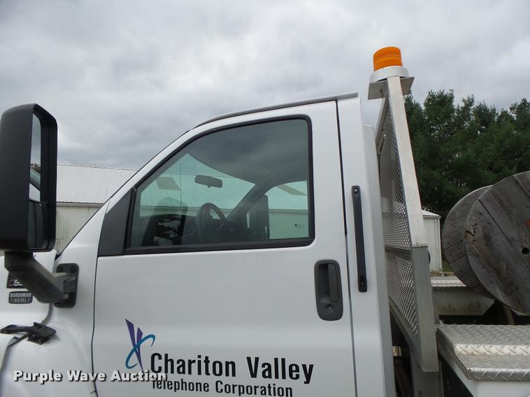 image for item K5678 2005 Chevrolet C5500 flatbed truck