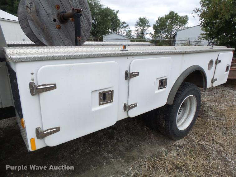 image for item K5678 2005 Chevrolet C5500 flatbed truck