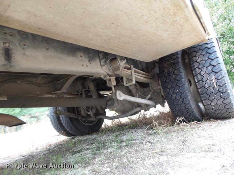 image for item K5678 2005 Chevrolet C5500 flatbed truck