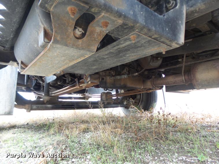 image for item K5678 2005 Chevrolet C5500 flatbed truck