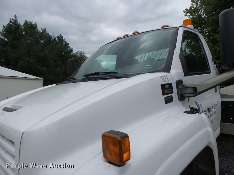 image for item K5678 2005 Chevrolet C5500 flatbed truck