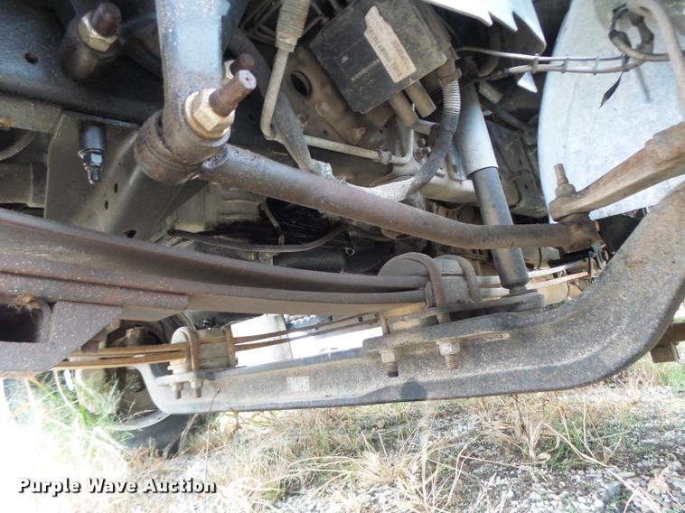 image for item K5678 2005 Chevrolet C5500 flatbed truck