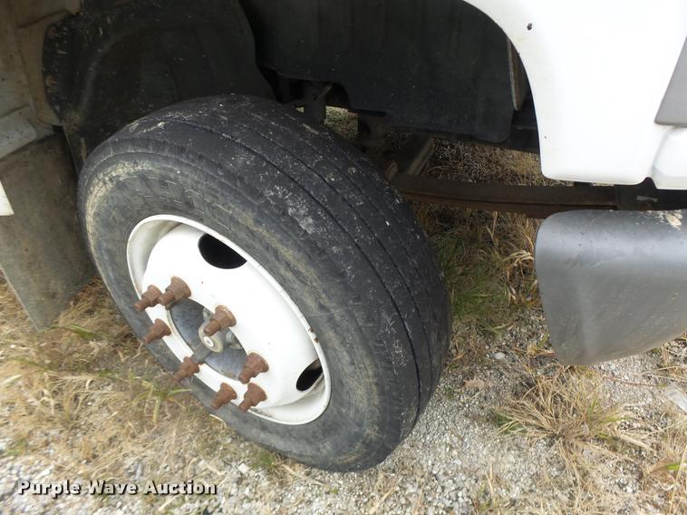 image for item K5678 2005 Chevrolet C5500 flatbed truck