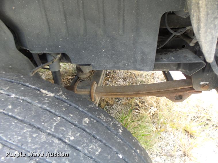 image for item K5678 2005 Chevrolet C5500 flatbed truck