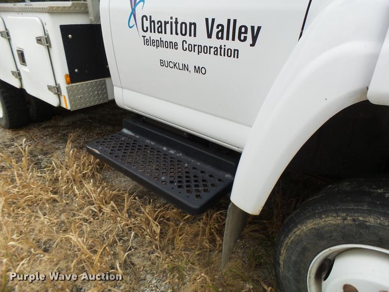 image for item K5678 2005 Chevrolet C5500 flatbed truck