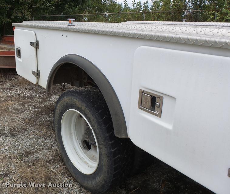 image for item K5678 2005 Chevrolet C5500 flatbed truck