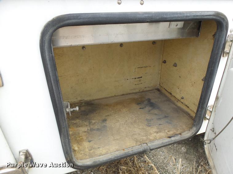 image for item K5678 2005 Chevrolet C5500 flatbed truck