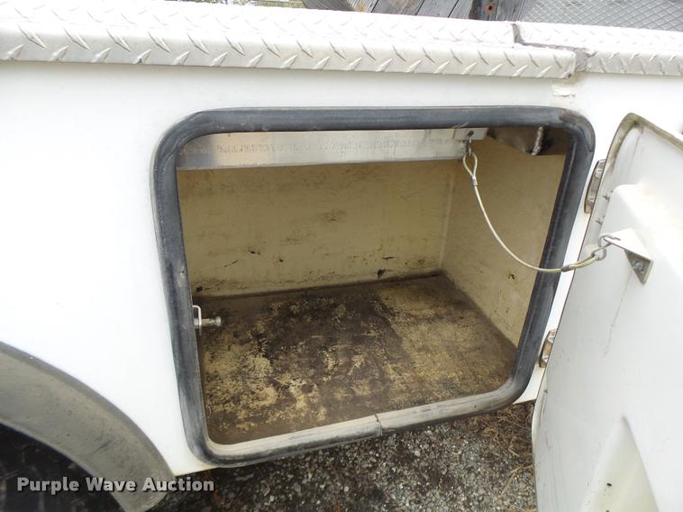 image for item K5678 2005 Chevrolet C5500 flatbed truck