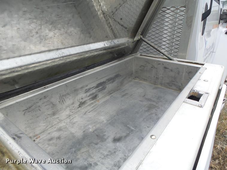 image for item K5678 2005 Chevrolet C5500 flatbed truck