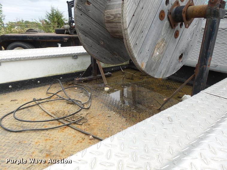 image for item K5678 2005 Chevrolet C5500 flatbed truck