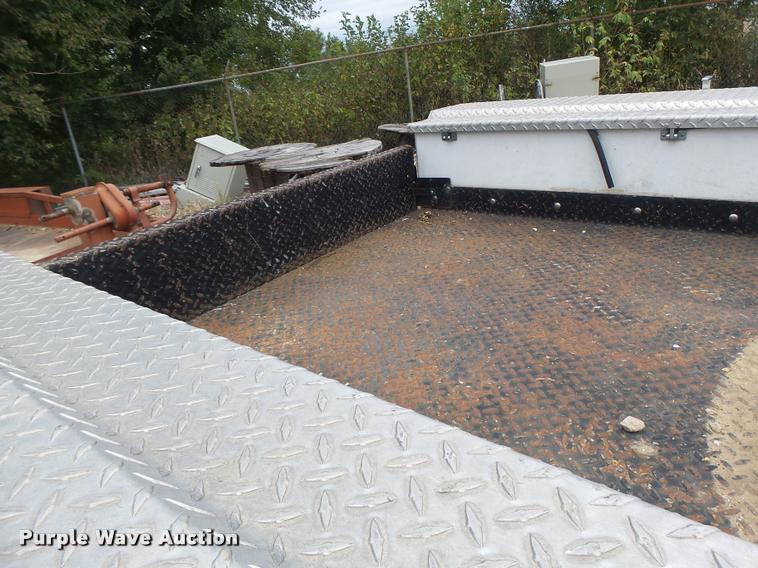 image for item K5678 2005 Chevrolet C5500 flatbed truck