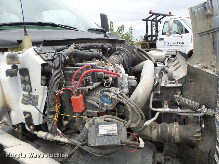 image for item K5678 2005 Chevrolet C5500 flatbed truck