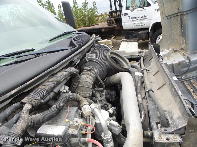 image for item K5678 2005 Chevrolet C5500 flatbed truck