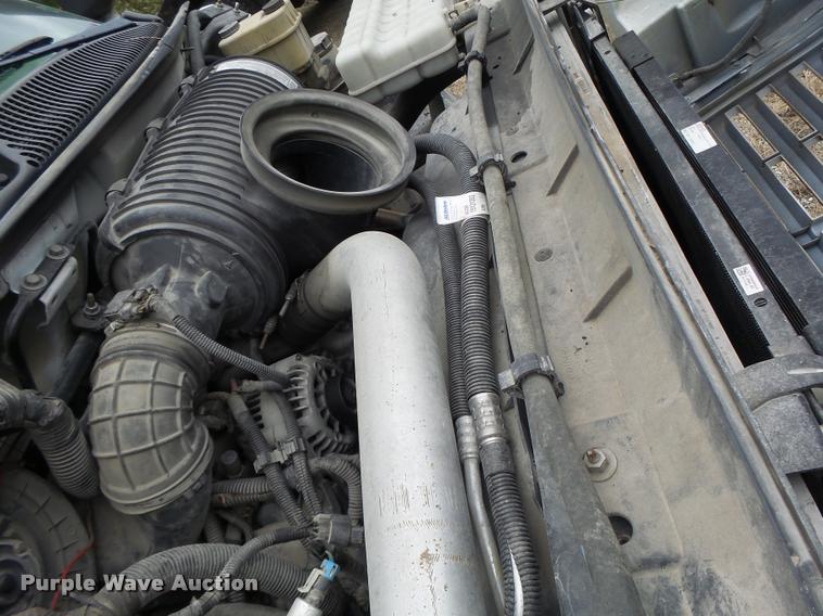 image for item K5678 2005 Chevrolet C5500 flatbed truck