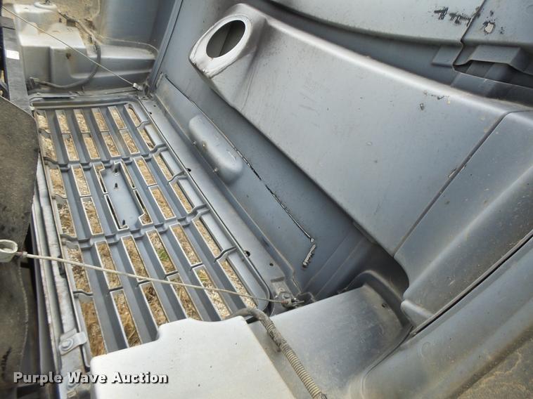 image for item K5678 2005 Chevrolet C5500 flatbed truck