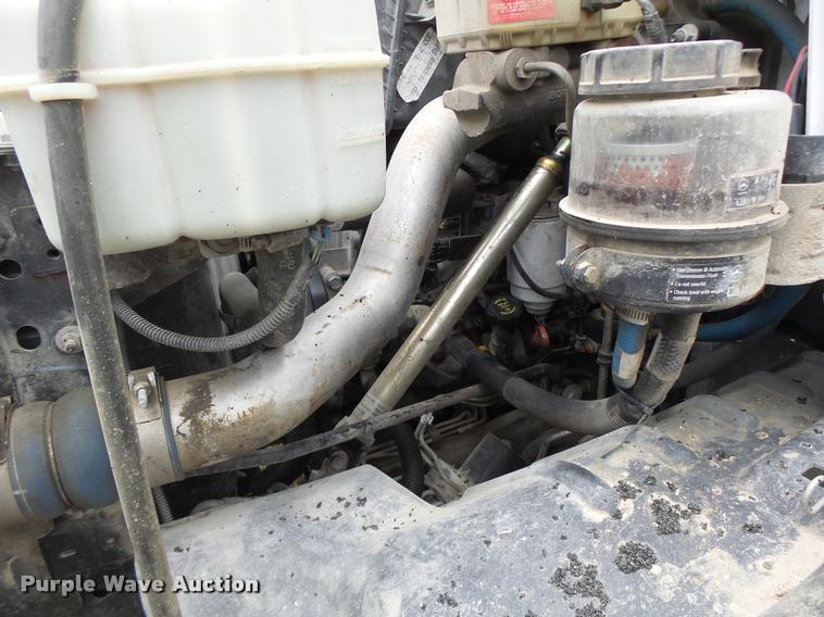 image for item K5678 2005 Chevrolet C5500 flatbed truck