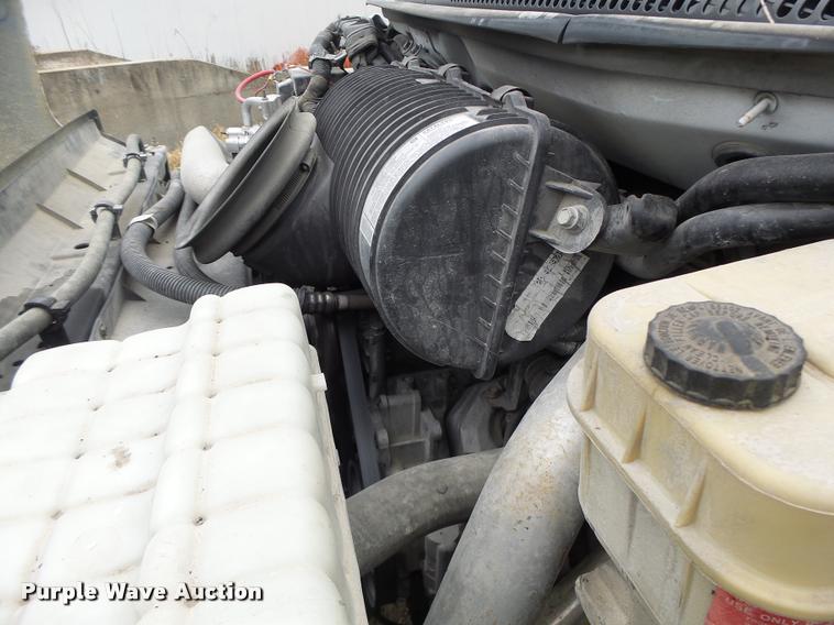 image for item K5678 2005 Chevrolet C5500 flatbed truck