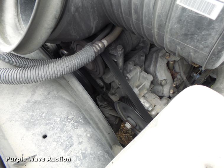 image for item K5678 2005 Chevrolet C5500 flatbed truck