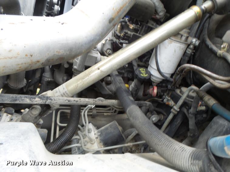 image for item K5678 2005 Chevrolet C5500 flatbed truck