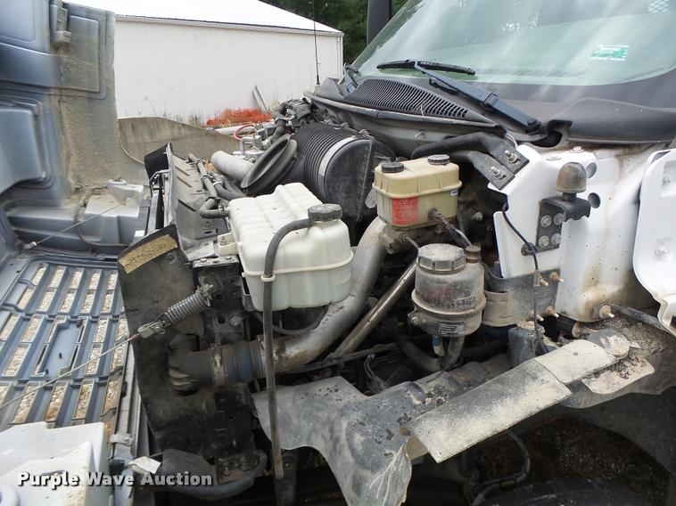 image for item K5678 2005 Chevrolet C5500 flatbed truck