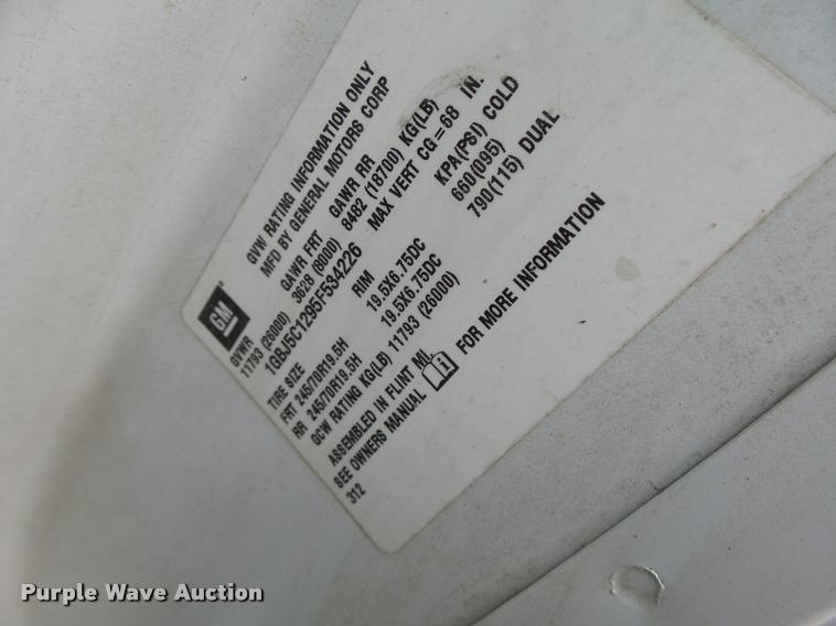 image for item K5678 2005 Chevrolet C5500 flatbed truck