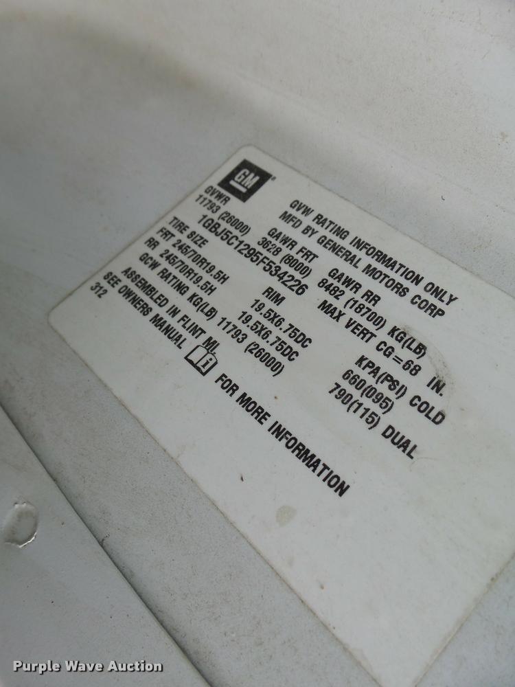 image for item K5678 2005 Chevrolet C5500 flatbed truck