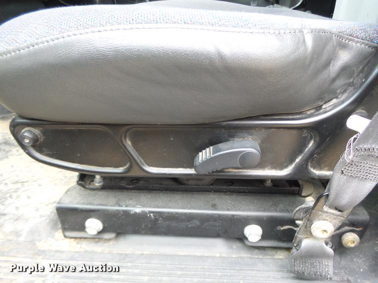 image for item K5678 2005 Chevrolet C5500 flatbed truck