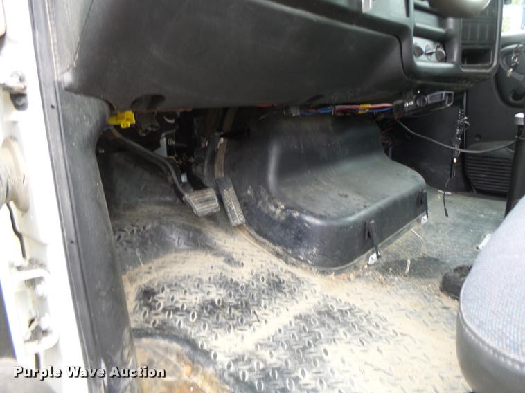 image for item K5678 2005 Chevrolet C5500 flatbed truck