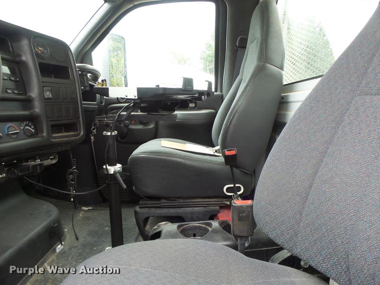 image for item K5678 2005 Chevrolet C5500 flatbed truck