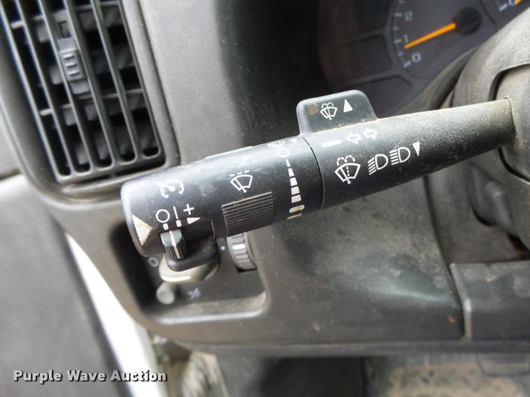 image for item K5678 2005 Chevrolet C5500 flatbed truck