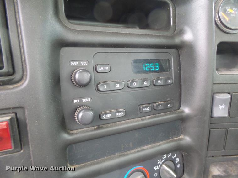 image for item K5678 2005 Chevrolet C5500 flatbed truck