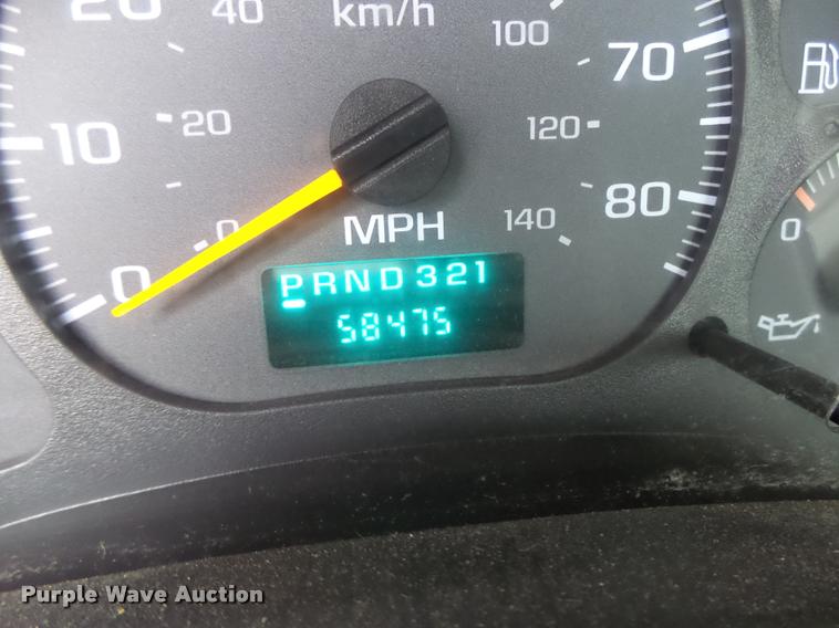 image for item K5678 2005 Chevrolet C5500 flatbed truck