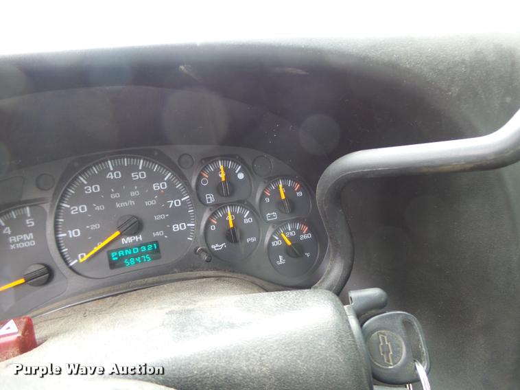 image for item K5678 2005 Chevrolet C5500 flatbed truck