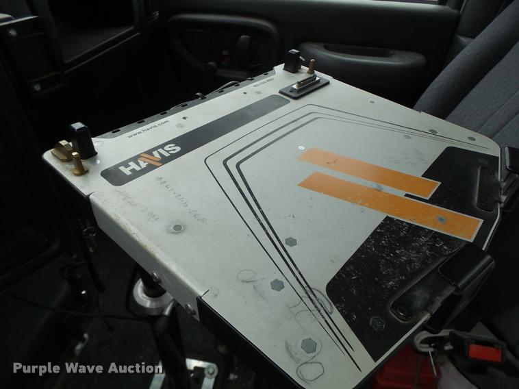 image for item K5678 2005 Chevrolet C5500 flatbed truck