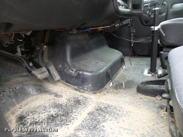 image for item K5678 2005 Chevrolet C5500 flatbed truck