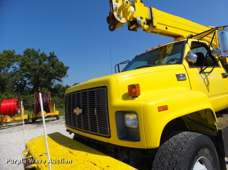 image for item K5691 1999 Chevrolet 8500 crane/bucket truck