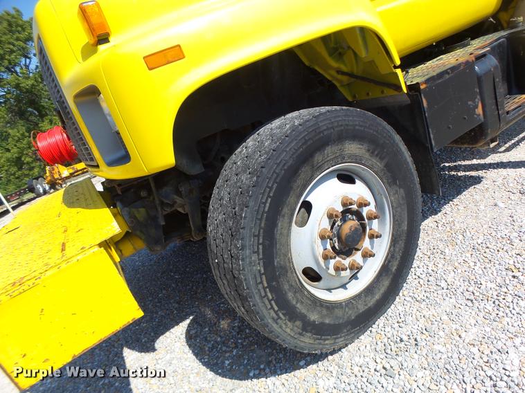 image for item K5691 1999 Chevrolet 8500 crane/bucket truck