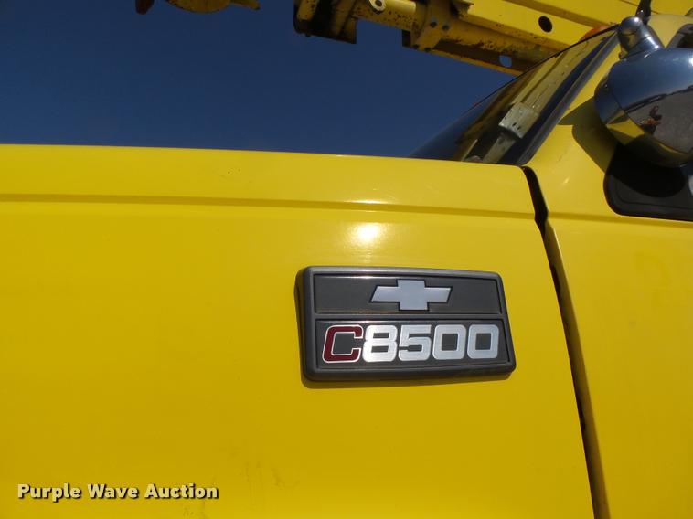 image for item K5691 1999 Chevrolet 8500 crane/bucket truck