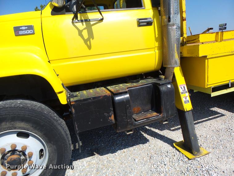 image for item K5691 1999 Chevrolet 8500 crane/bucket truck
