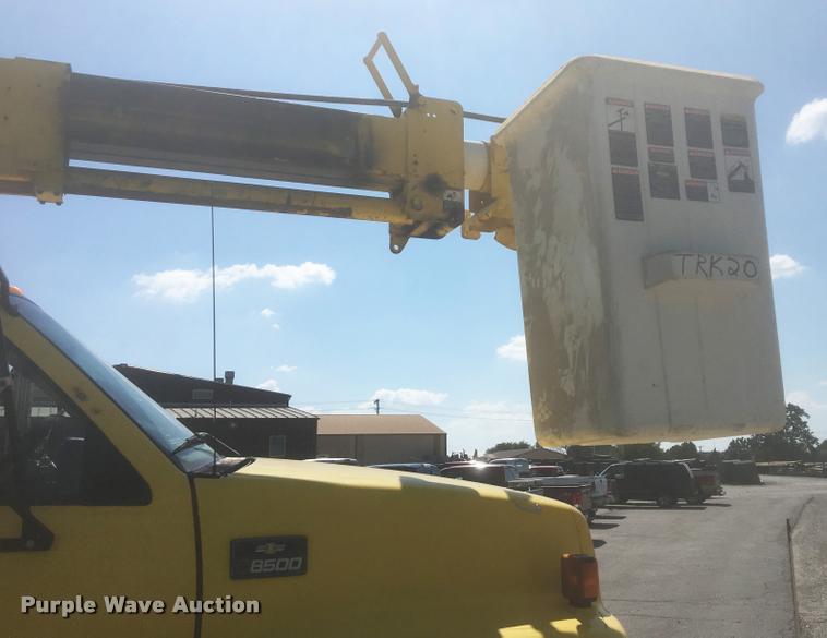 image for item K5691 1999 Chevrolet 8500 crane/bucket truck