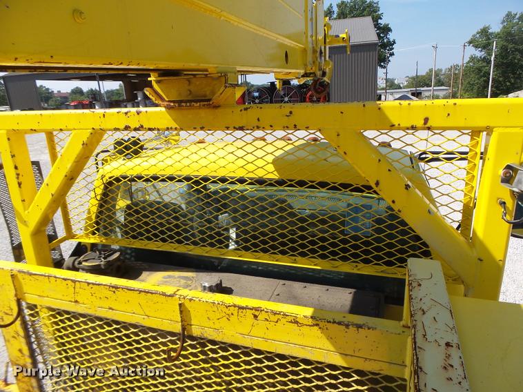 image for item K5691 1999 Chevrolet 8500 crane/bucket truck