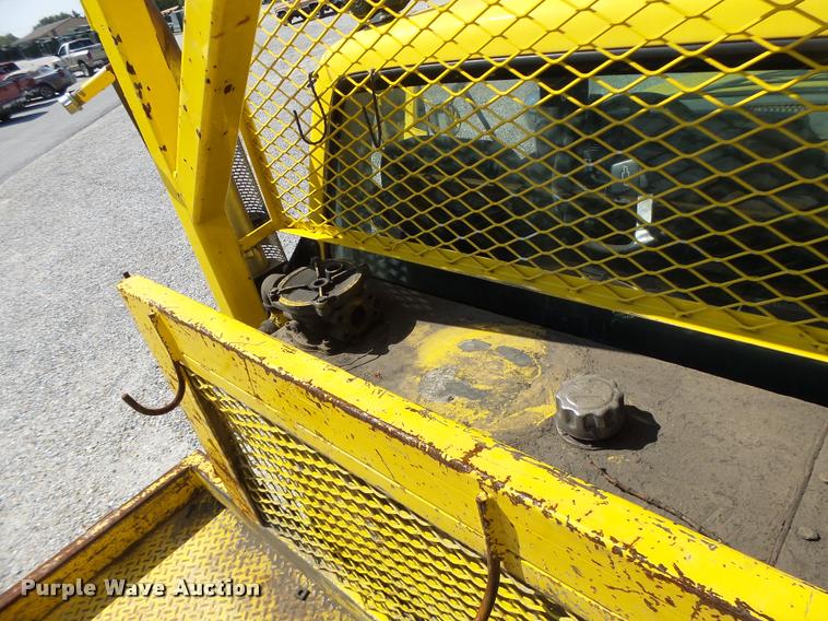 image for item K5691 1999 Chevrolet 8500 crane/bucket truck