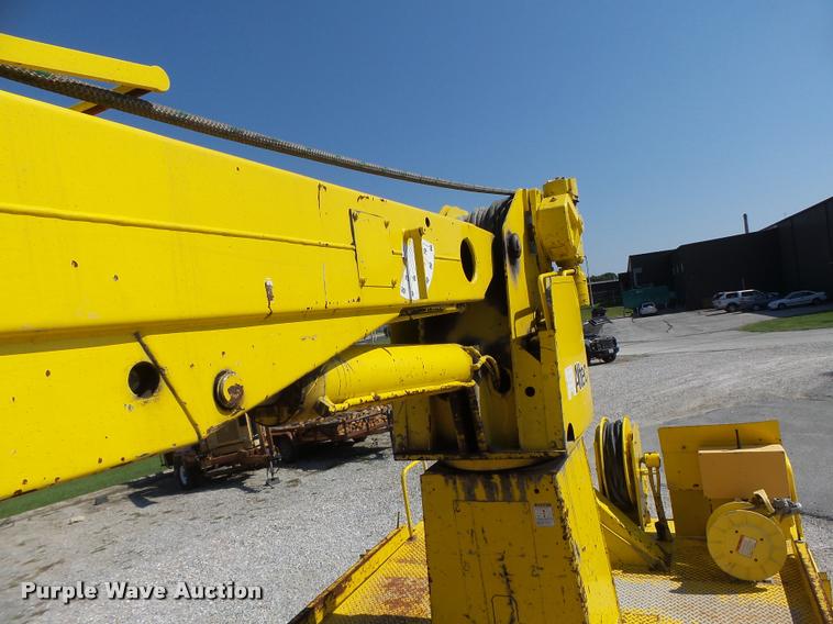 image for item K5691 1999 Chevrolet 8500 crane/bucket truck